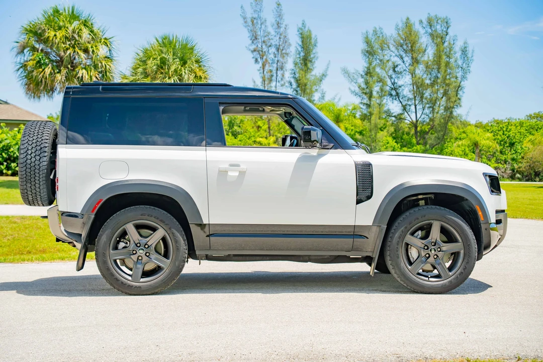 2023 Land Rover Defender L663 - Image 14 of 31