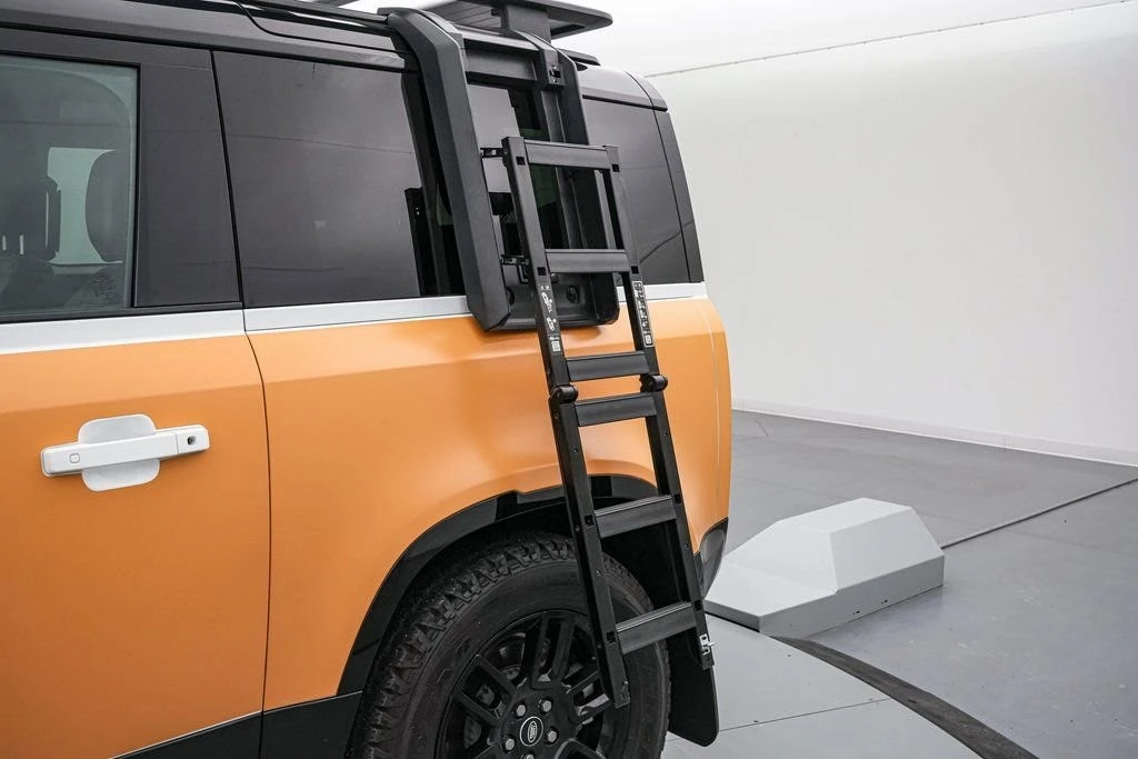 2023 Land Rover Defender L663 - Image 27 of 31