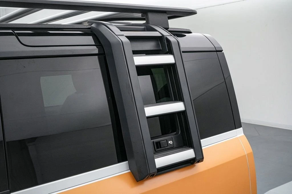 2023 Land Rover Defender L663 - Image 25 of 31