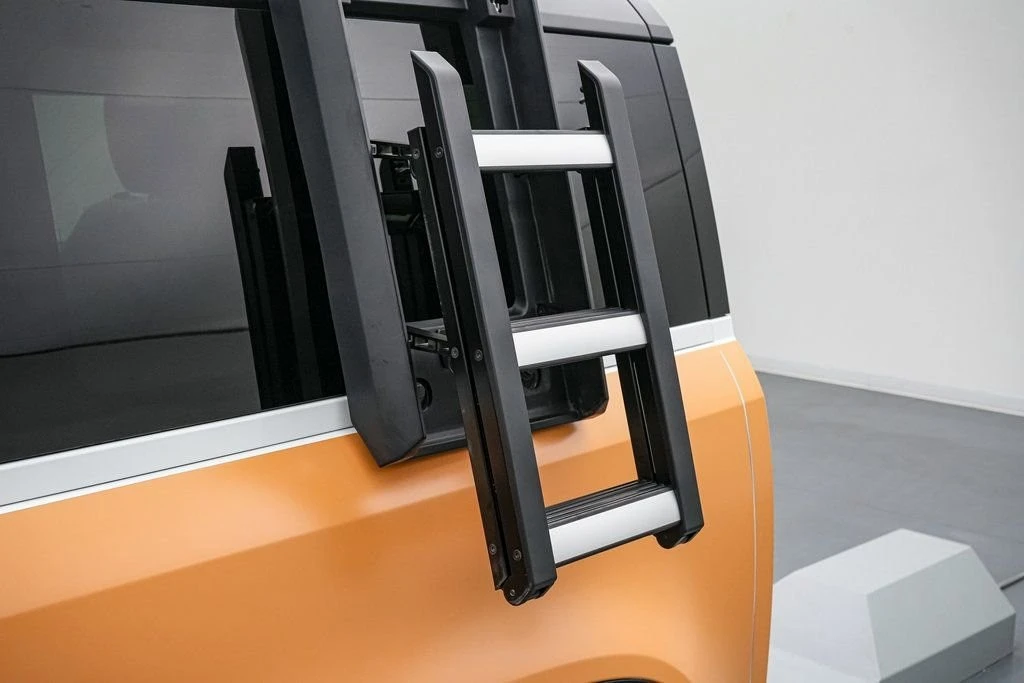 2023 Land Rover Defender L663 - Image 26 of 31