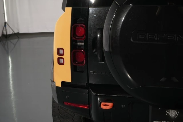 2023 Land Rover Defender L663 - Image 24 of 31