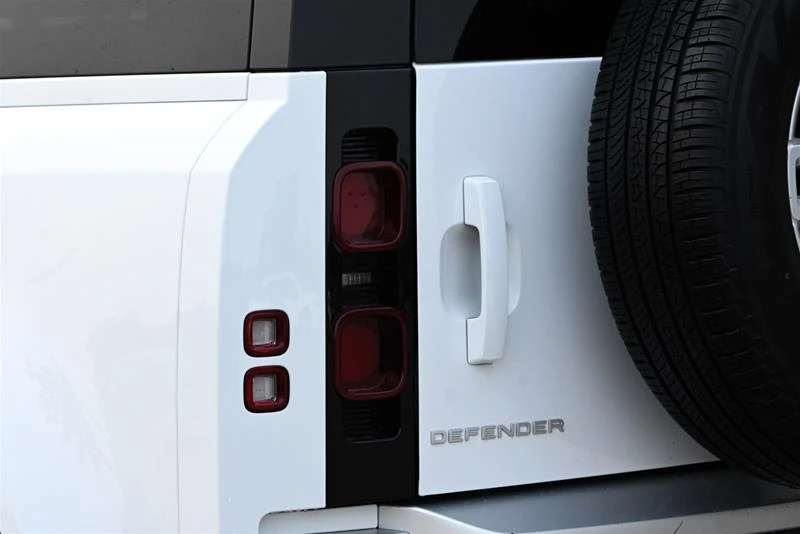2023 Land Rover Defender L663 - Image 7 of 10
