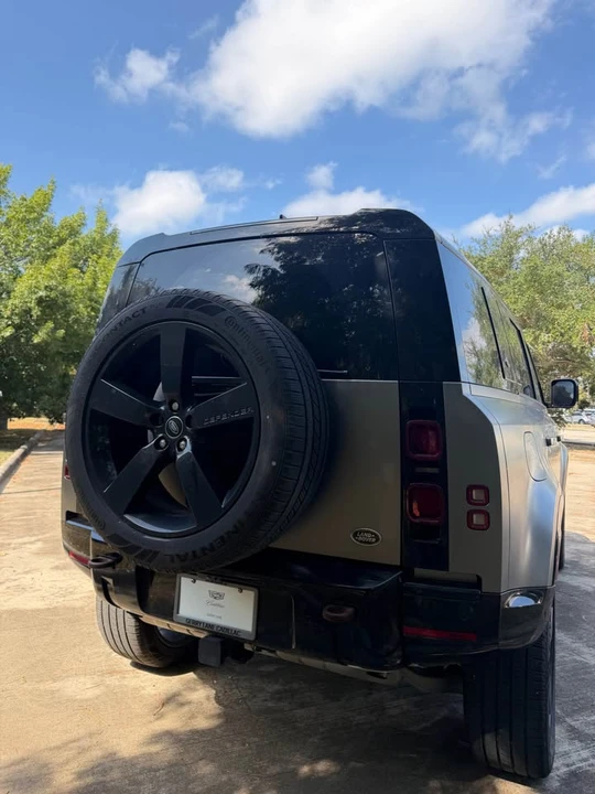 2023 Land Rover Defender L663 - Image 3 of 5