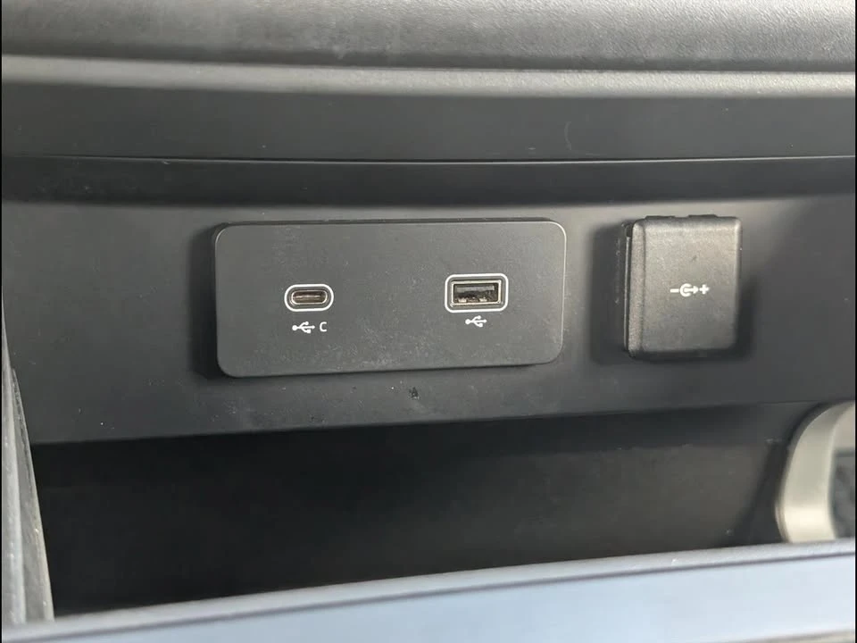 2023 Land Rover Defender L663 - Image 16 of 20