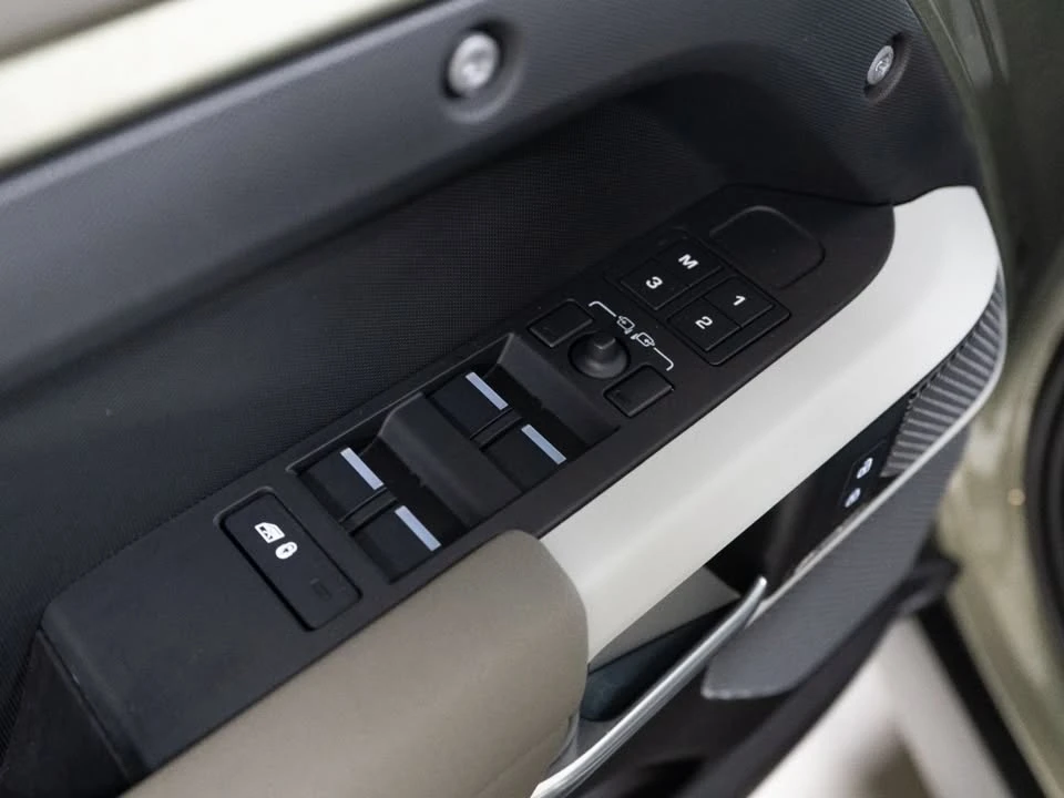 2023 Land Rover Defender L663 - Image 16 of 20