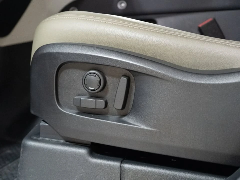 2023 Land Rover Defender L663 - Image 17 of 20