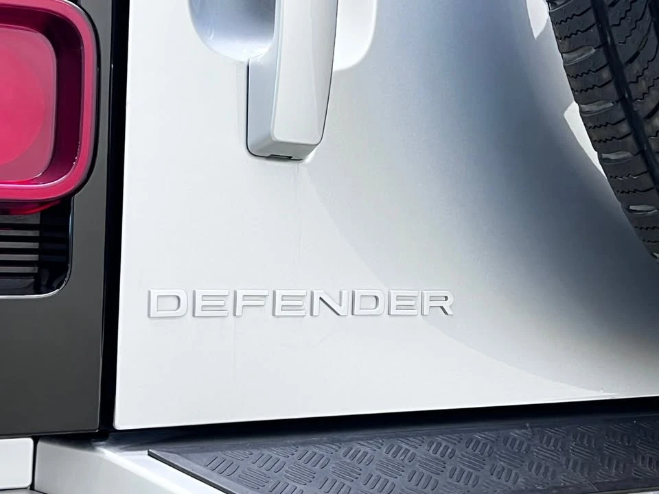 2023 Land Rover Defender L663 - Image 12 of 20