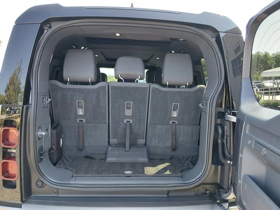 2023 Land Rover Defender L663 - Image 5 of 7