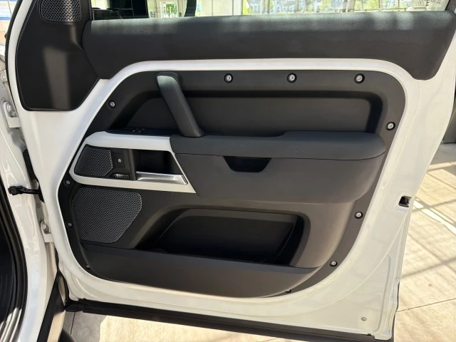 2023 Land Rover Defender L663 - Image 30 of 31