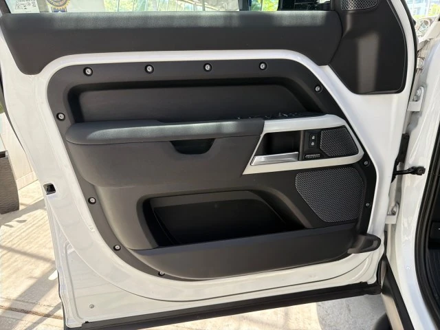 2023 Land Rover Defender L663 - Image 18 of 31
