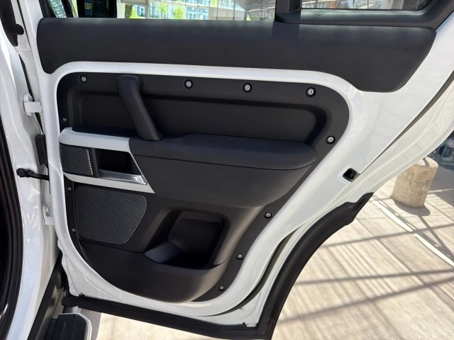 2023 Land Rover Defender L663 - Image 25 of 31