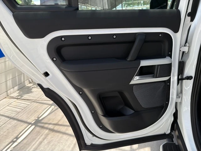2023 Land Rover Defender L663 - Image 22 of 31