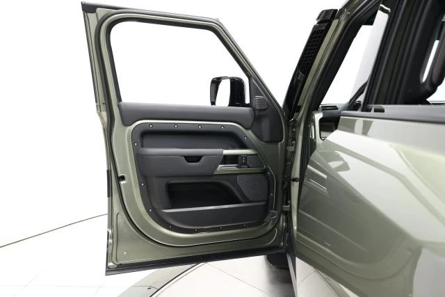 2023 Land Rover Defender L663 - Image 9 of 12