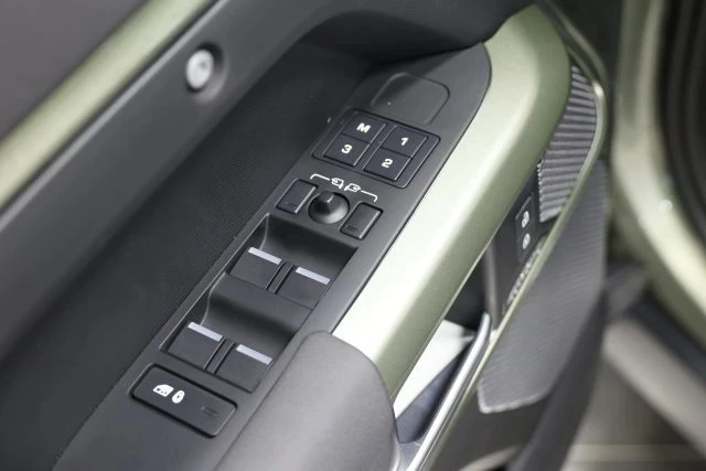 2023 Land Rover Defender L663 - Image 11 of 12
