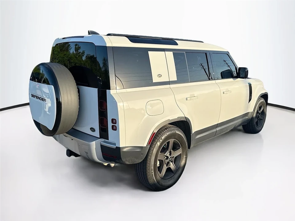 2023 Land Rover Defender L663 - Image 7 of 12