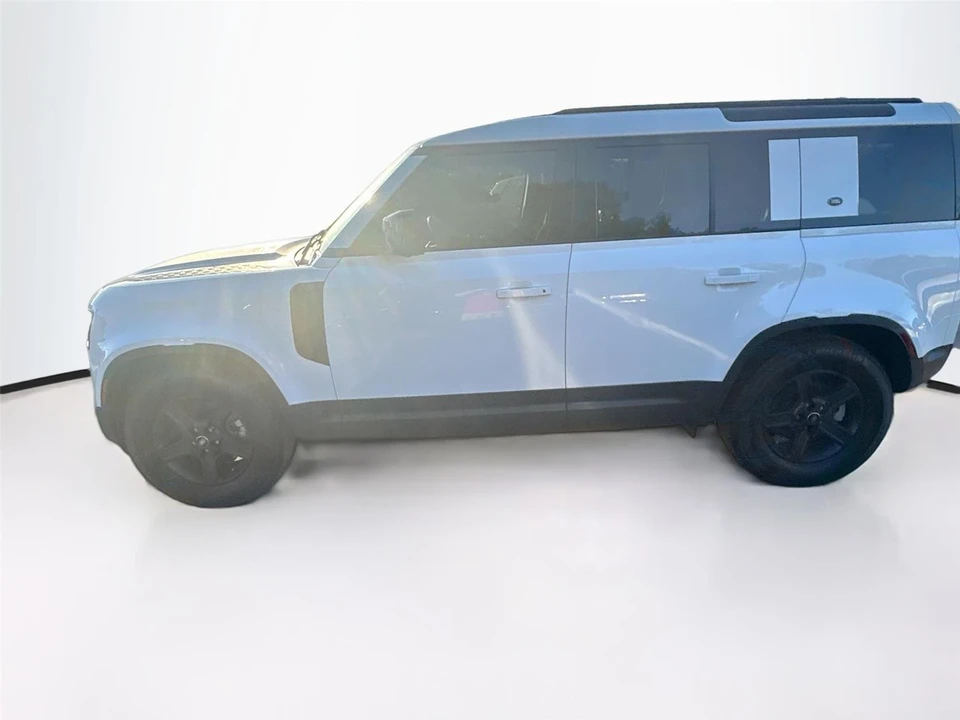 2023 Land Rover Defender L663 - Image 4 of 12