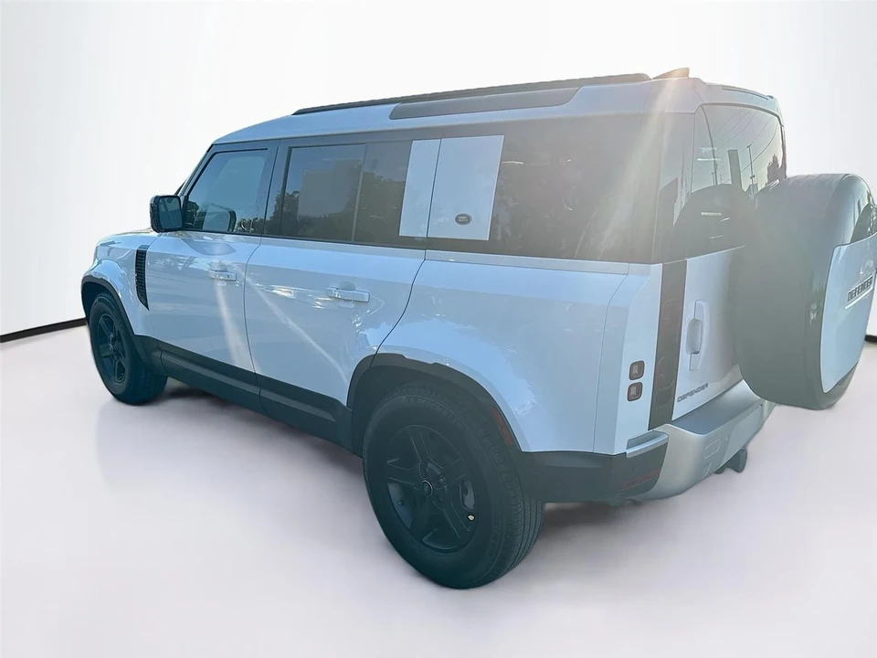 2023 Land Rover Defender L663 - Image 5 of 12