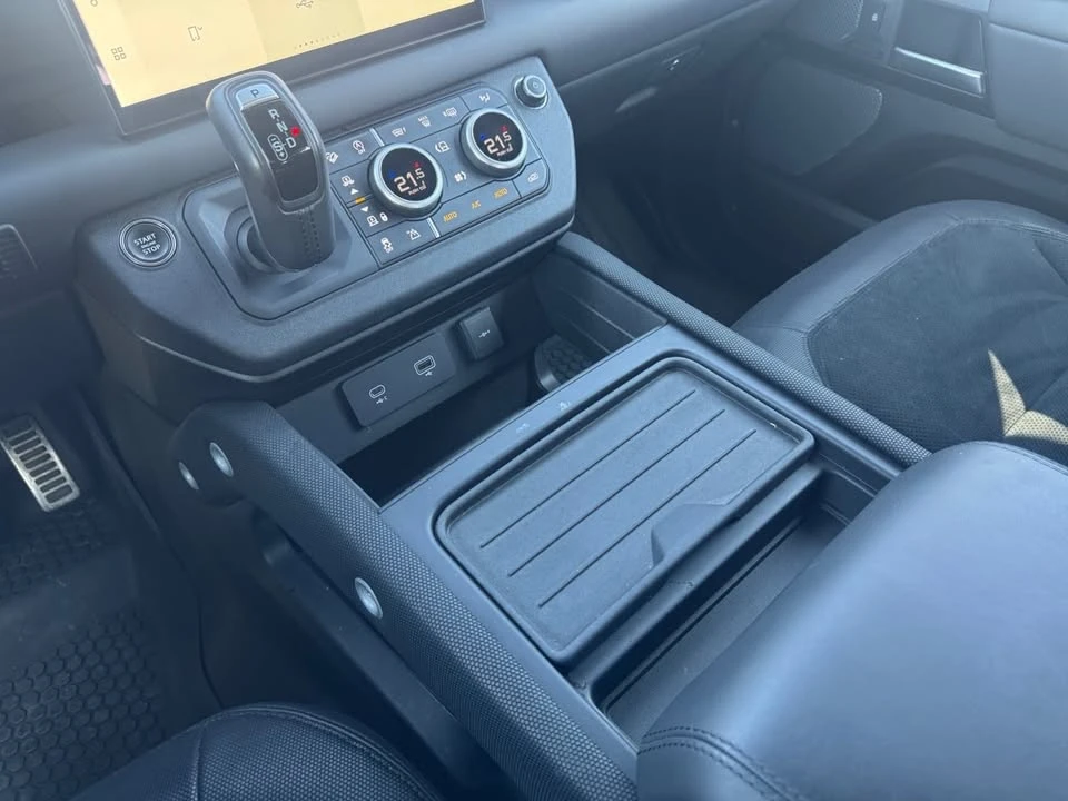 2023 Land Rover Defender V8 - Image 14 of 20