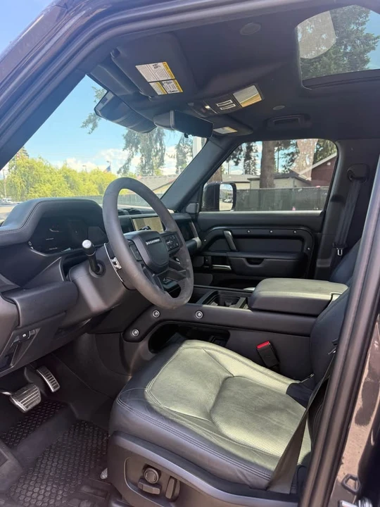 2023 Land Rover Defender V8 - Image 9 of 15