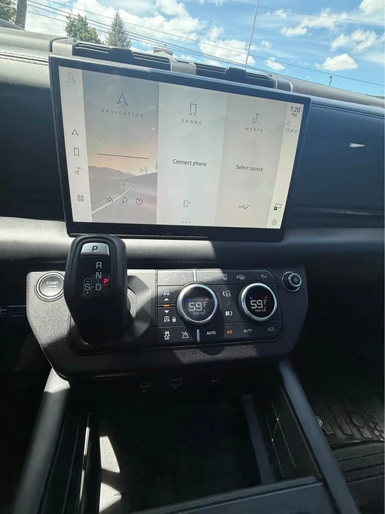 2023 Land Rover Defender V8 - Image 13 of 15