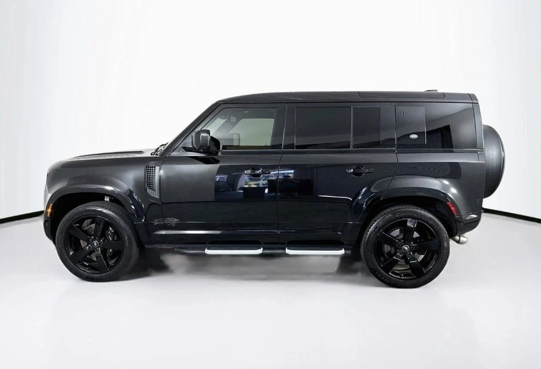 2023 Land Rover Defender V8 - Image 9 of 10