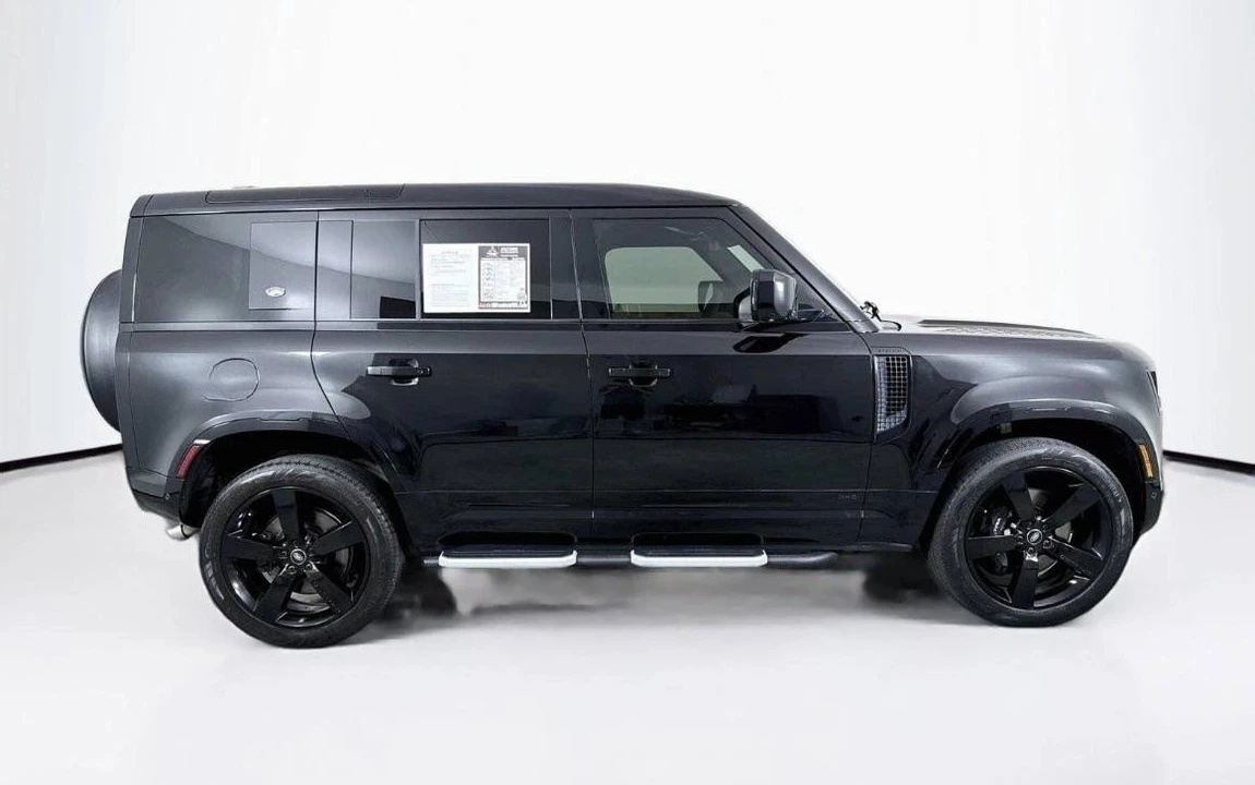2023 Land Rover Defender V8 - Image 5 of 10