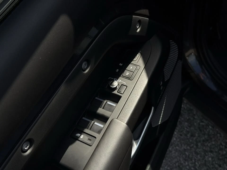 2023 Land Rover Defender V8 - Image 5 of 19