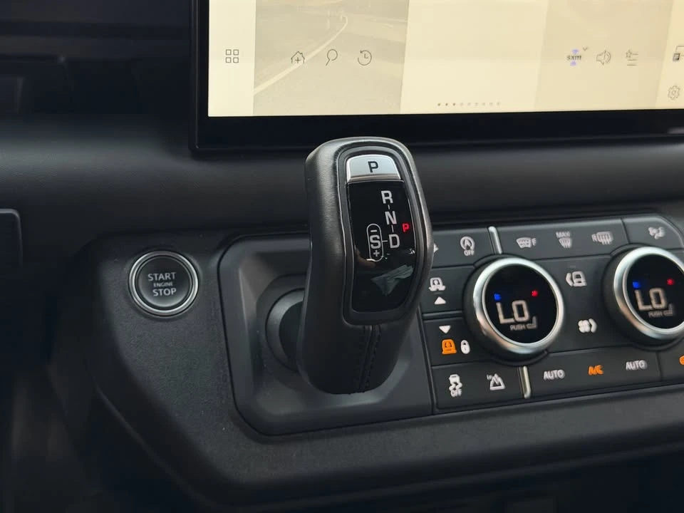 2023 Land Rover Defender V8 - Image 18 of 19
