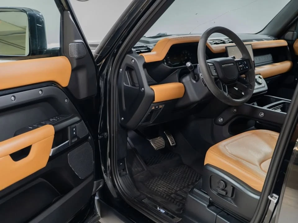2023 Land Rover Defender V8 - Image 18 of 20