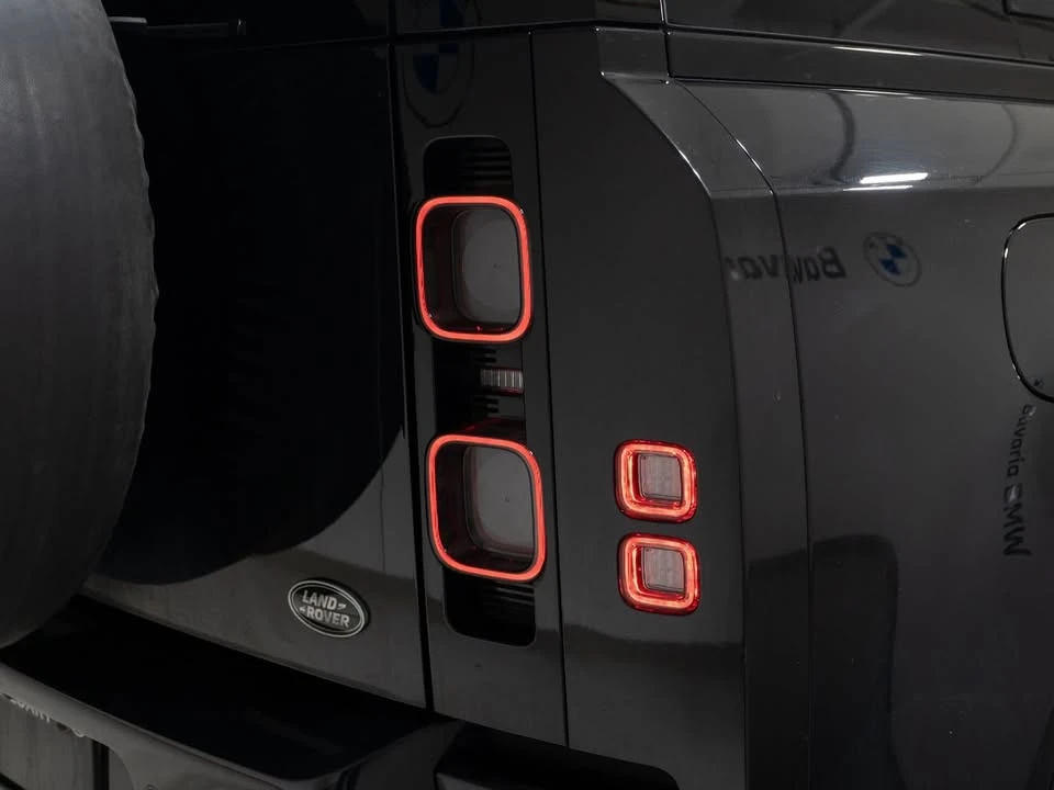 2023 Land Rover Defender V8 - Image 11 of 20