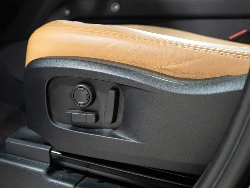 2023 Land Rover Defender V8 - Image 17 of 20