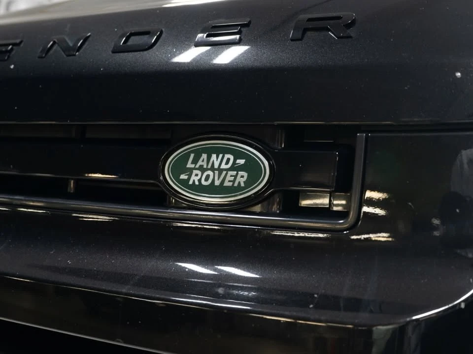 2023 Land Rover Defender V8 - Image 9 of 20