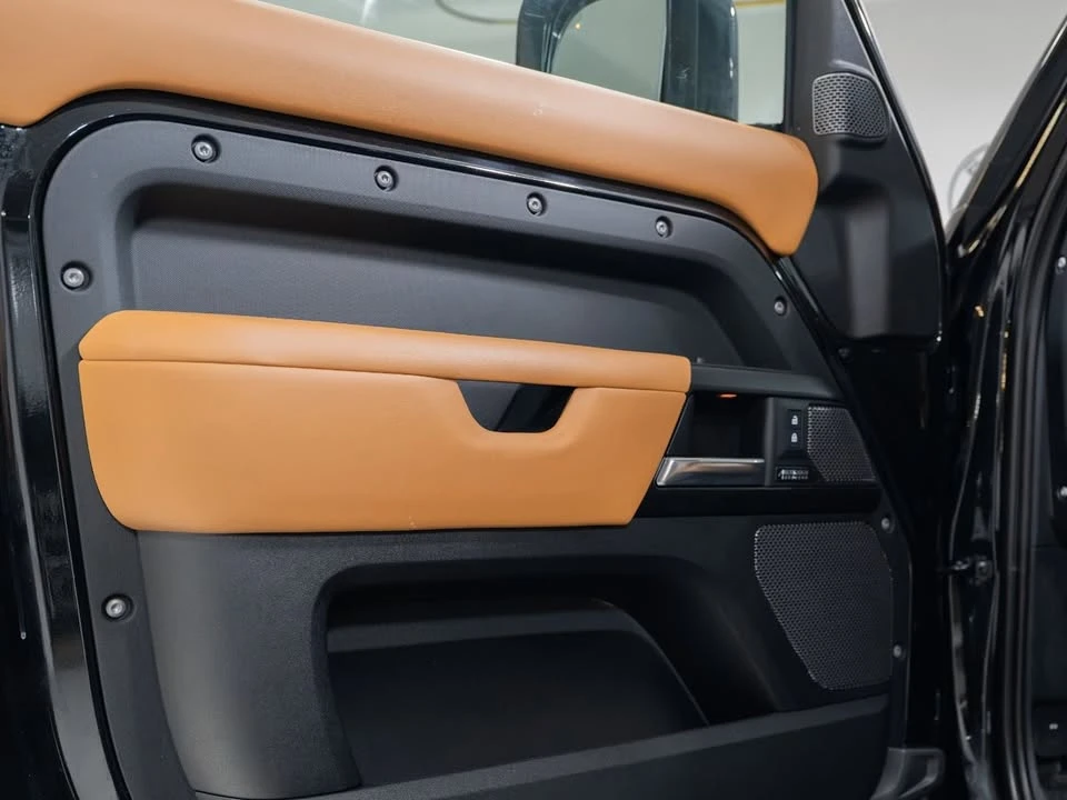 2023 Land Rover Defender V8 - Image 14 of 20