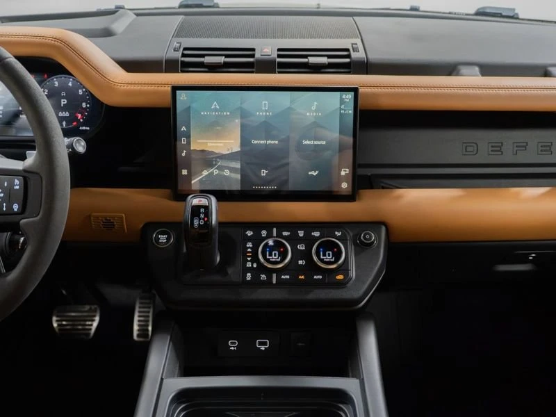 2023 Land Rover Defender V8 - Image 14 of 20