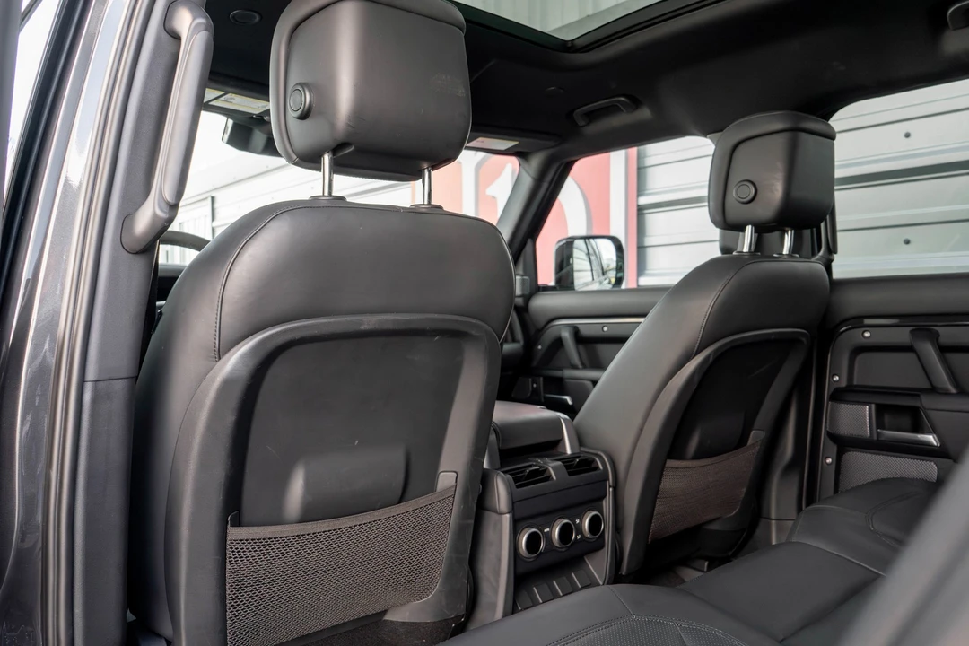 2023 Land Rover Defender V8 - Image 22 of 31