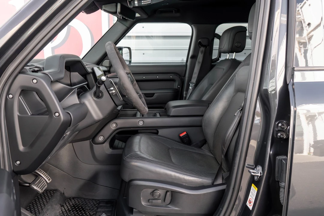 2023 Land Rover Defender V8 - Image 8 of 31