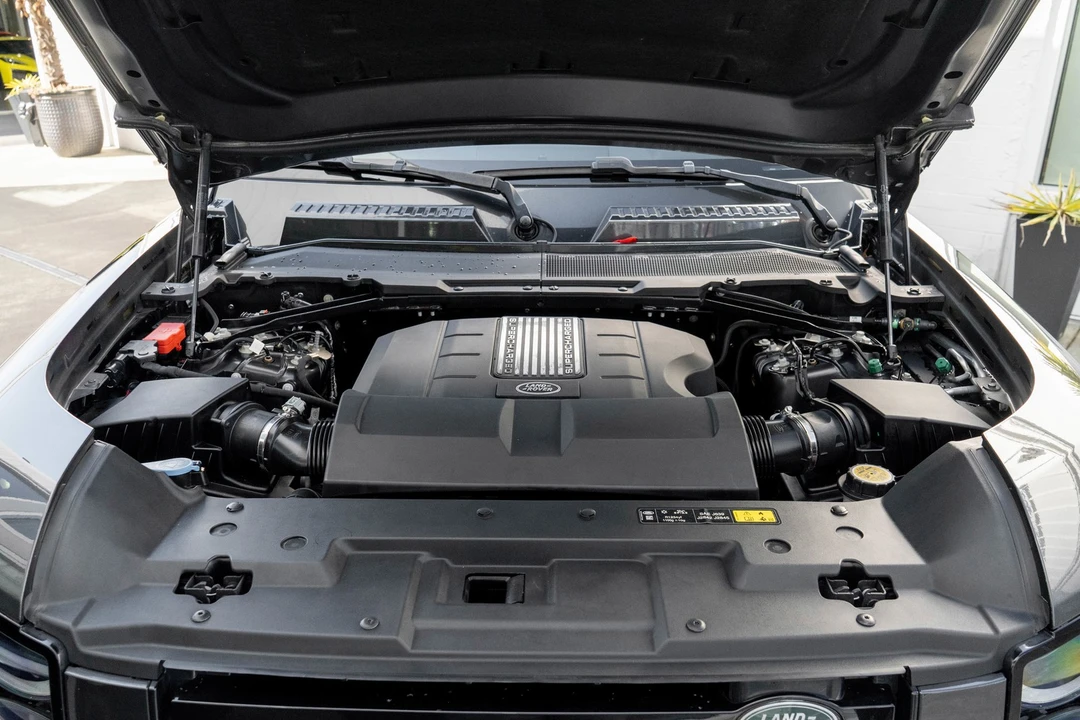2023 Land Rover Defender V8 - Image 30 of 31