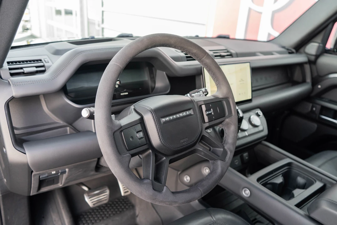 2023 Land Rover Defender V8 - Image 10 of 31