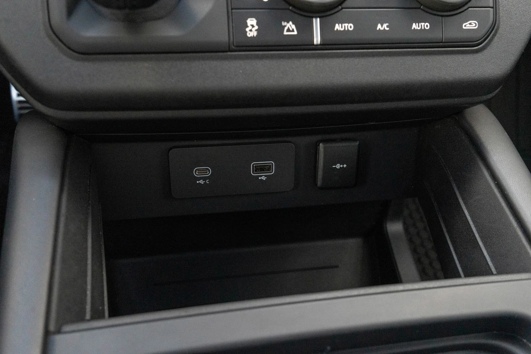 2023 Land Rover Defender V8 - Image 20 of 31