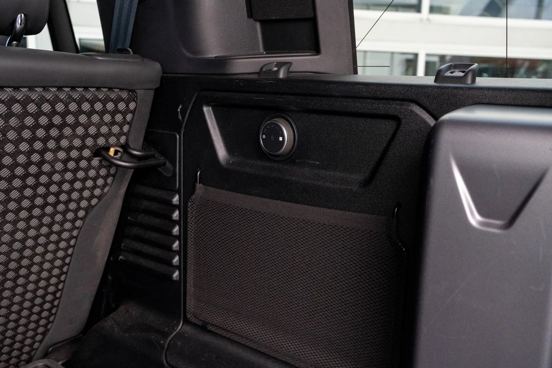 2023 Land Rover Defender V8 - Image 28 of 31