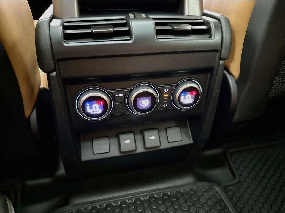 2023 Land Rover Defender V8 - Image 30 of 31