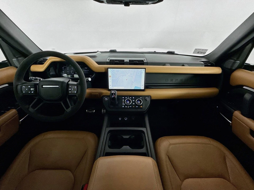 2023 Land Rover Defender V8 - Image 27 of 31