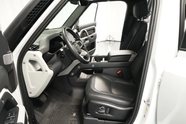 2023 Land Rover Defender L663 - Image 29 of 31