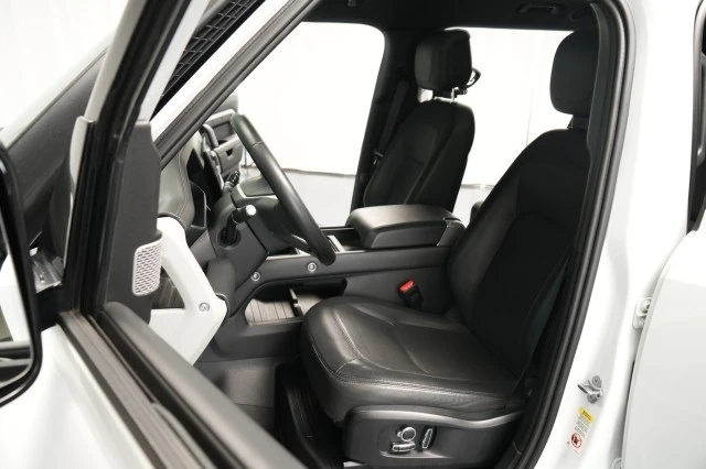 2023 Land Rover Defender L663 - Image 28 of 31