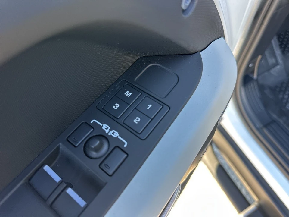 2023 Land Rover Defender L663 - Image 11 of 12