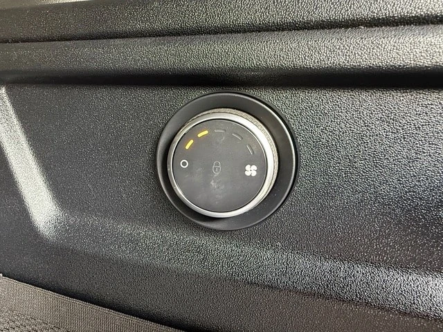 2023 Land Rover Defender L663 - Image 18 of 31