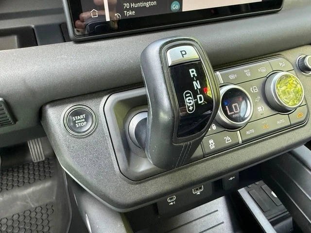 2023 Land Rover Defender L663 - Image 28 of 31
