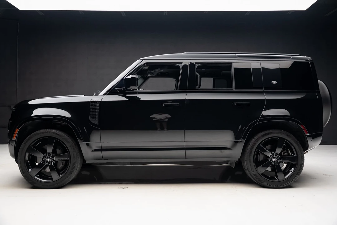 2023 Land Rover Defender L663 - Image 18 of 21
