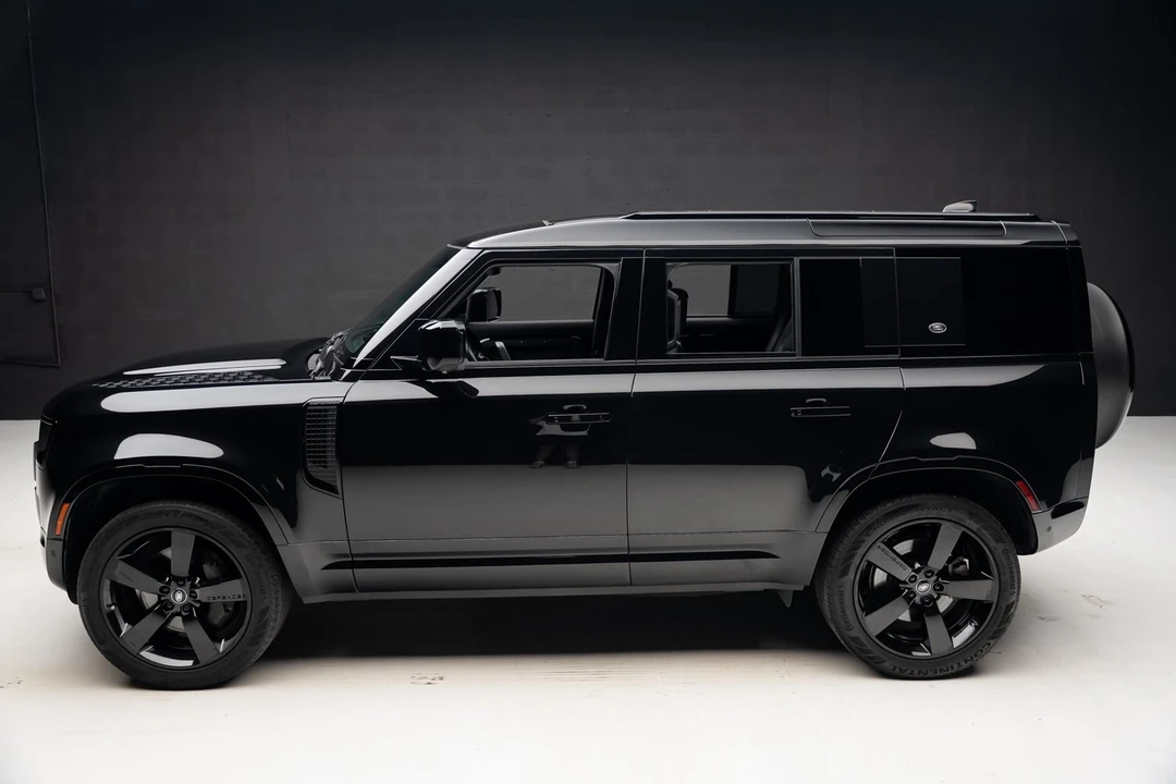 2023 Land Rover Defender L663 - Image 17 of 21