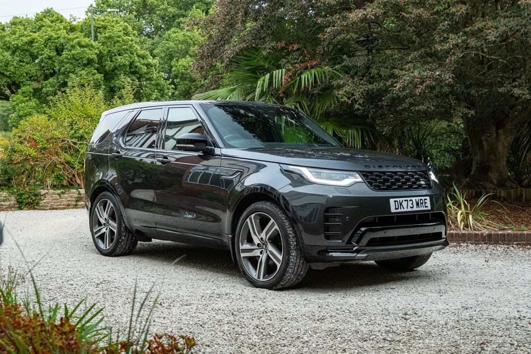 2017 Land Rover Discovery 5th Gen - Image 2 of 30